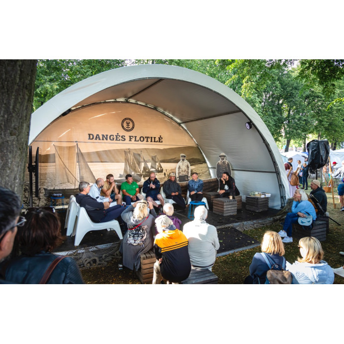 Dome shaped stage M (rent)