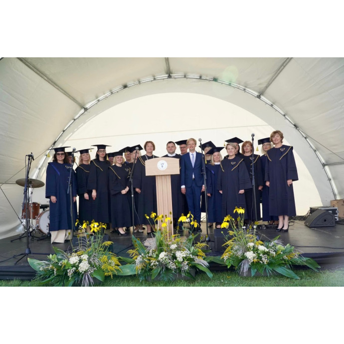 Dome shaped stage M (rent)