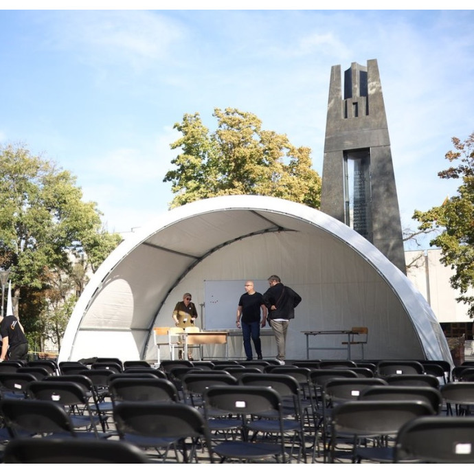 Dome shaped stage M (rent)