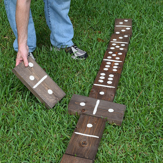 Lauko žaidimas - Mega domino (nuoma)